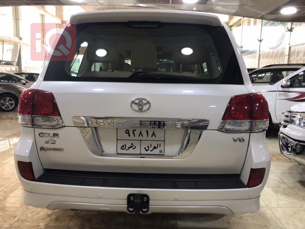تۆیۆتا لاند کروزەر